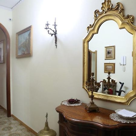 Stanza In Appartamento Naples Exterior photo